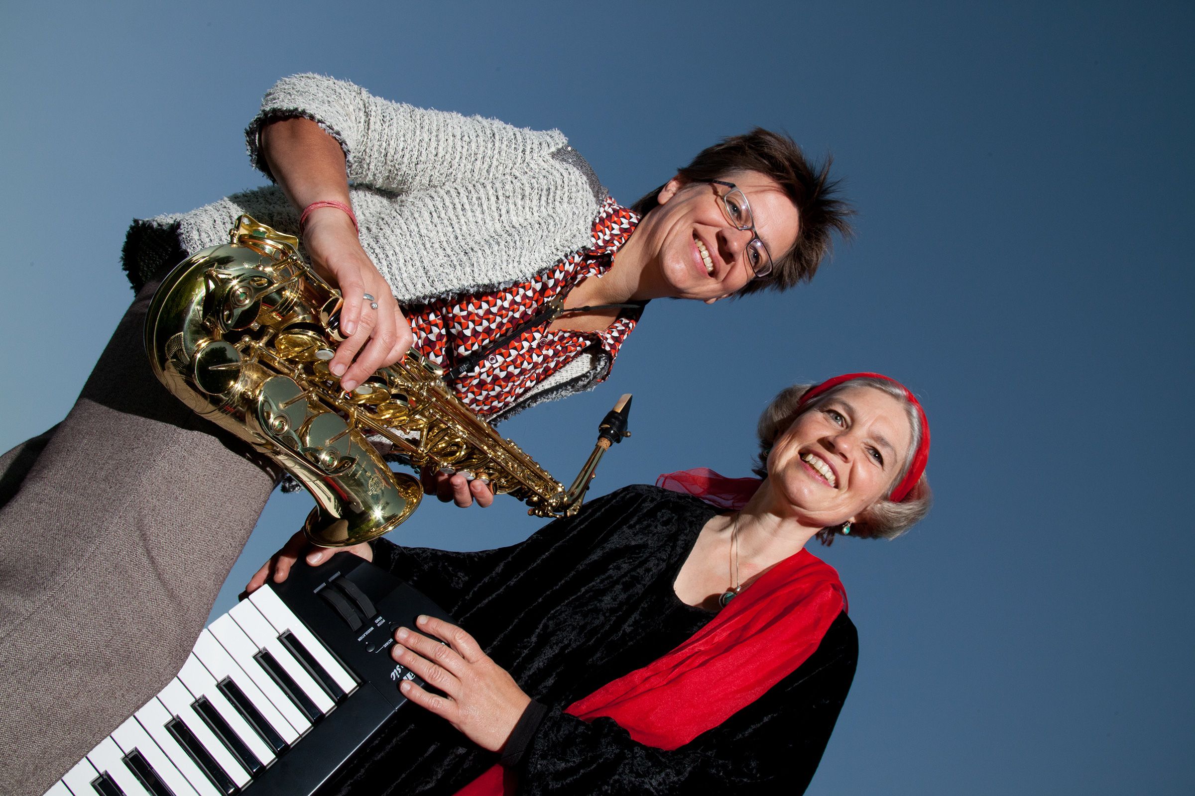 Gitta Schäfer – Saxophone / Johanna Schmidt – Klavier  gemeinsam mit dem Künstler Peter J. M. Schneider